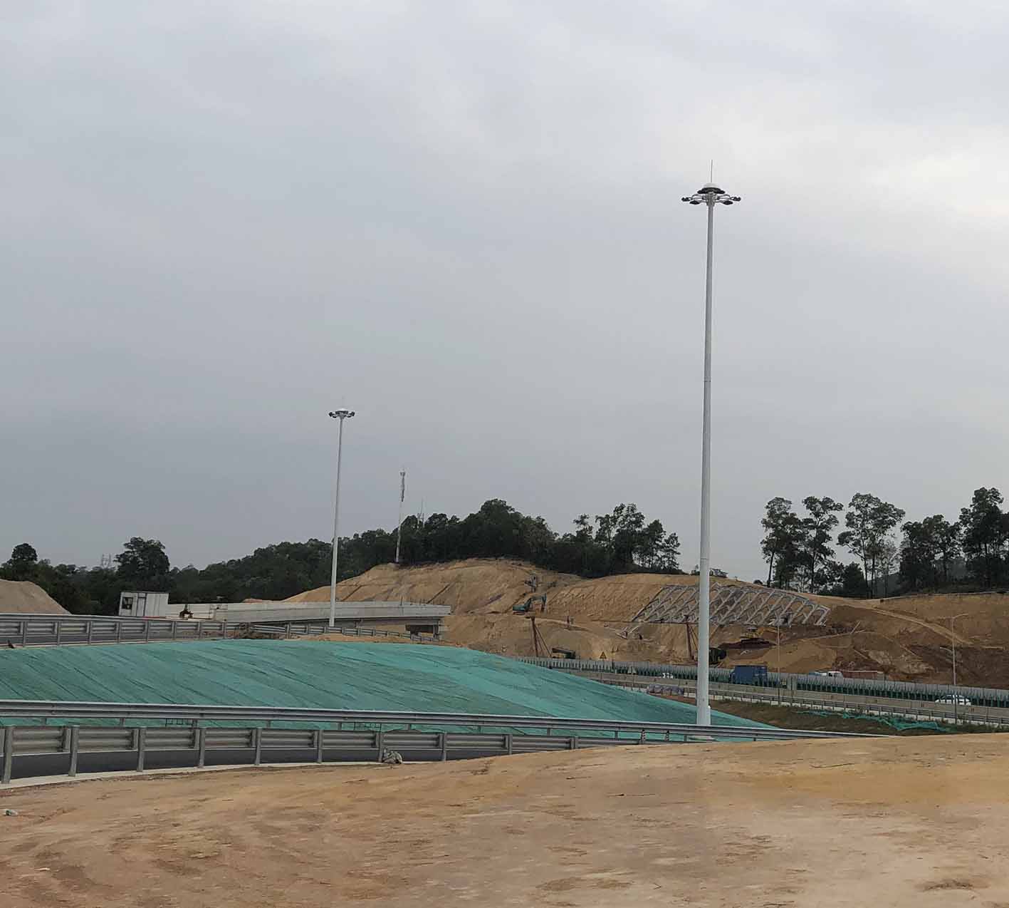 广东商友助力惠盐高速公路工程项目亮化建�? width=