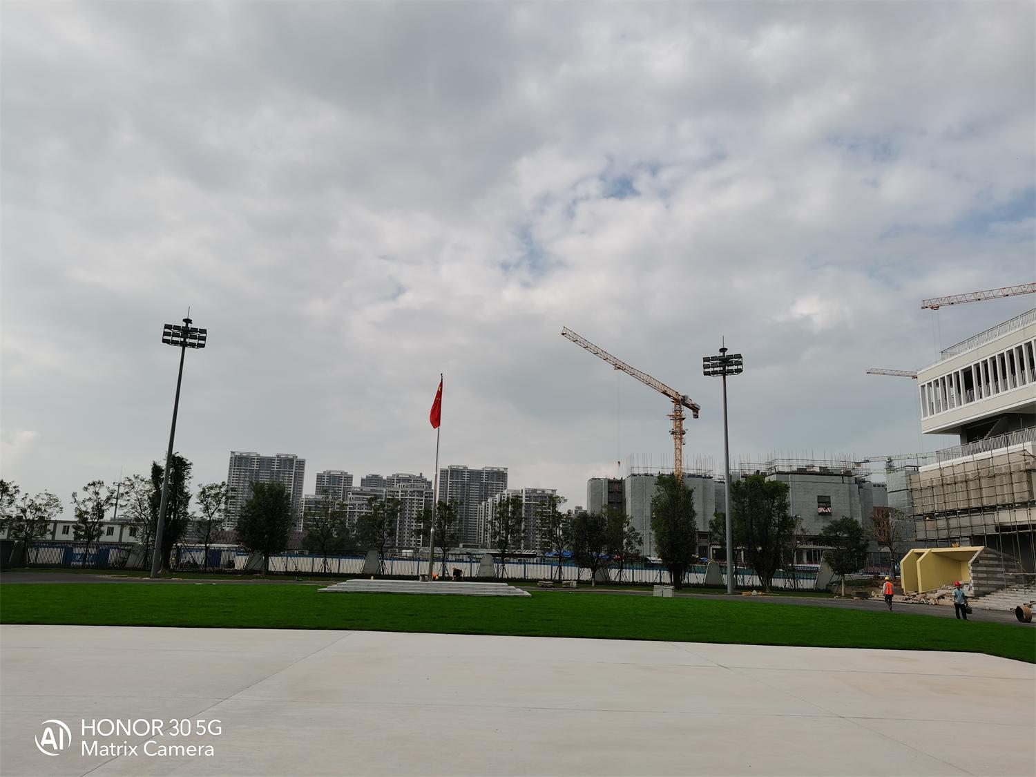 商友照明20米高杆灯�?米庭院灯助力校园照明工程建设