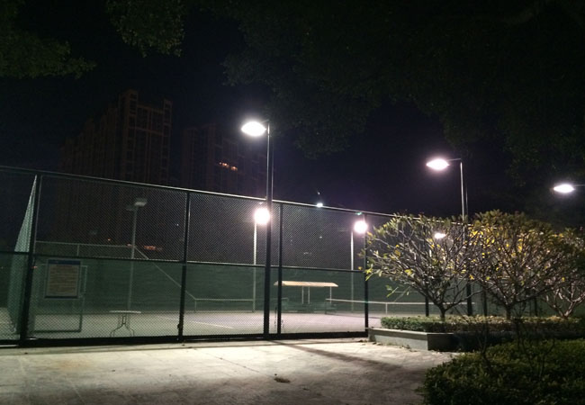 深圳å®å®‰æœºåœº-夜色下的商å‹ç½‘çƒåœºç¯çŽ°åœºå›¾ç‰‡