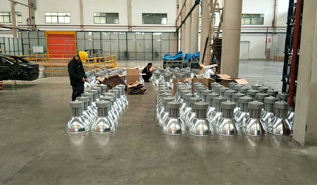 商友承建佛山华翔汽车厂房led工矿灯节能改造工?jpg