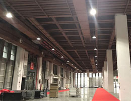商友led工厂灯于包头市国际会展中心成功亮�? width=