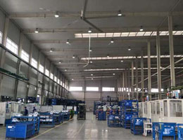 商友承建佛山华翔汽车LED工矿灯厂房节能改造工�? width=