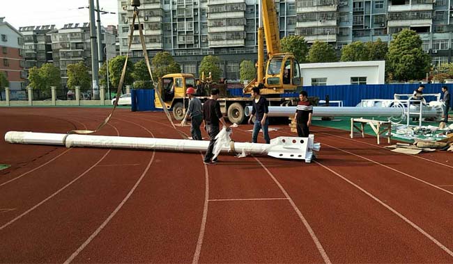 商友承建湖北黄石20米运动场高杆灯照明项�? width=
