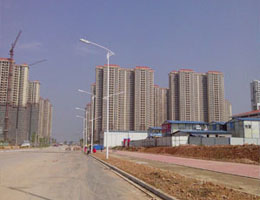 商友成功中标国内首个保障房限价房合建路灯亮化工程-高低臂路�? width=